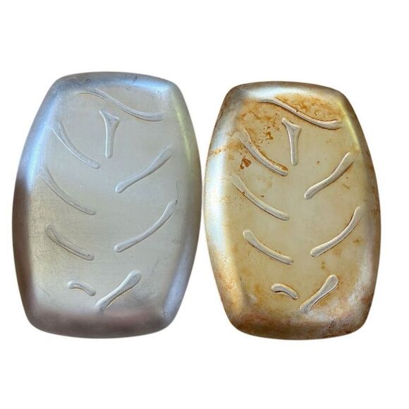 2 Nordic Ware Aluminum Sizzler Plates - Picture 4 of 4